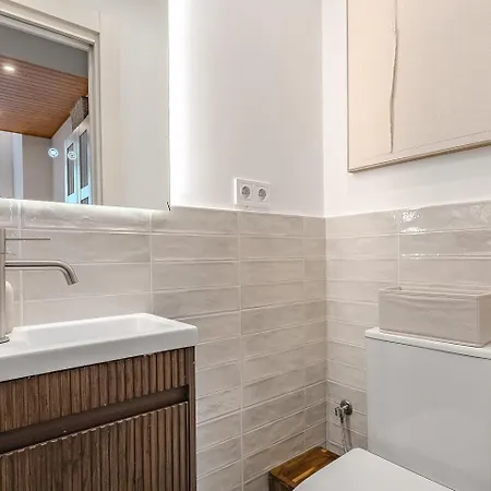 Charming With Terrace In Sants