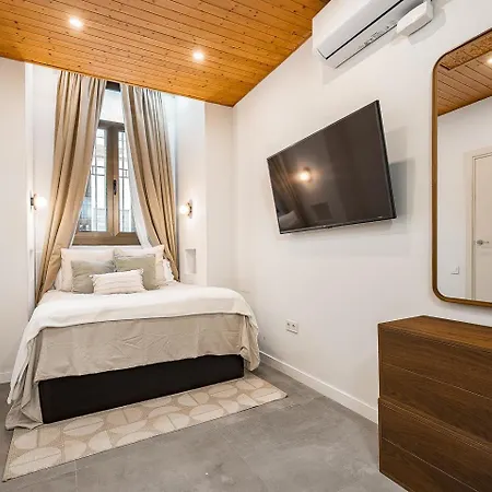 Charming With Terrace In Sants *