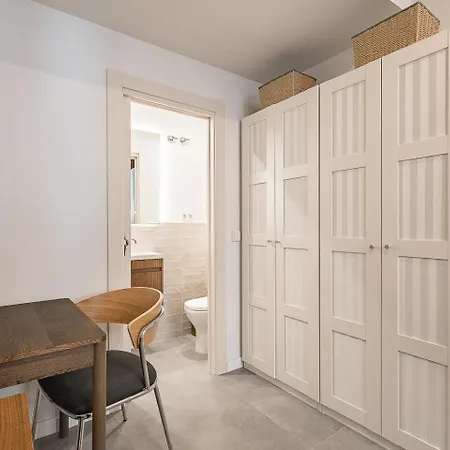 Charming With Terrace In Sants Appartamento