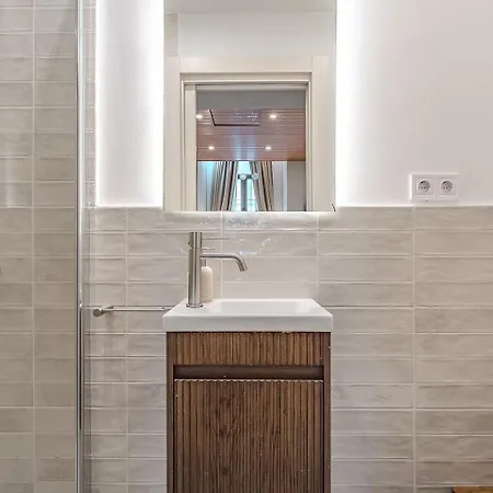 Charming With Terrace In Sants Appartamento Barcellona